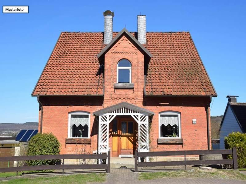 Zweifamilienhaus mit Stellplatz in 59581 Warstein - Provisionsfrei - schnell sein!
