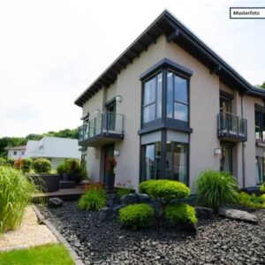 Ohne Provision Zweifamilienhaus in 08233 Treuen