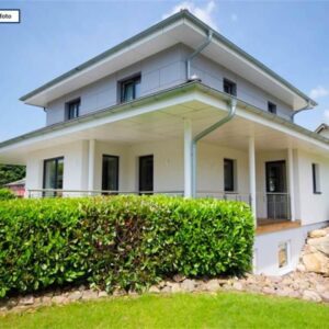 Einfamilienhaus mit Einliegerwohnung mit Terrasse und Doppelgarage -  Provisionsfrei - schnell sein!