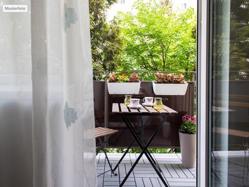 2 Zimmer - Wohnung mit Loggia Provisionsfrei - schnell sein!