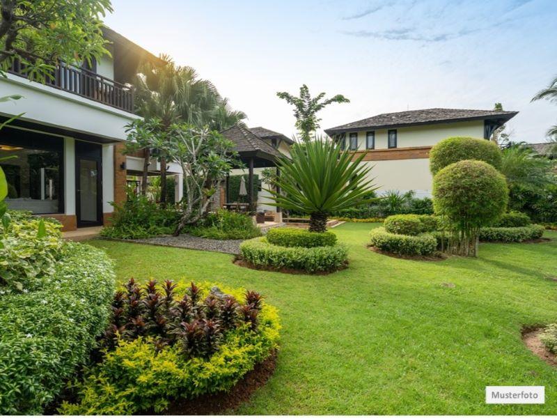 Zweifamilienhaus mit Terrasse und Garage - Provisionsfrei - schnell sein!